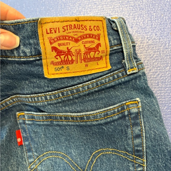Levi's Blue High Rise Distressed Jeans - Picture 3 of 3